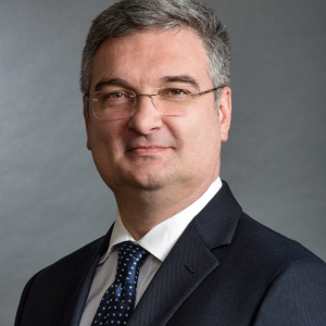 Milos R. Popovic, PhD, P.Eng., wins the Engineering Medal – Entrepreneurship at the 2019 OPEA Gala